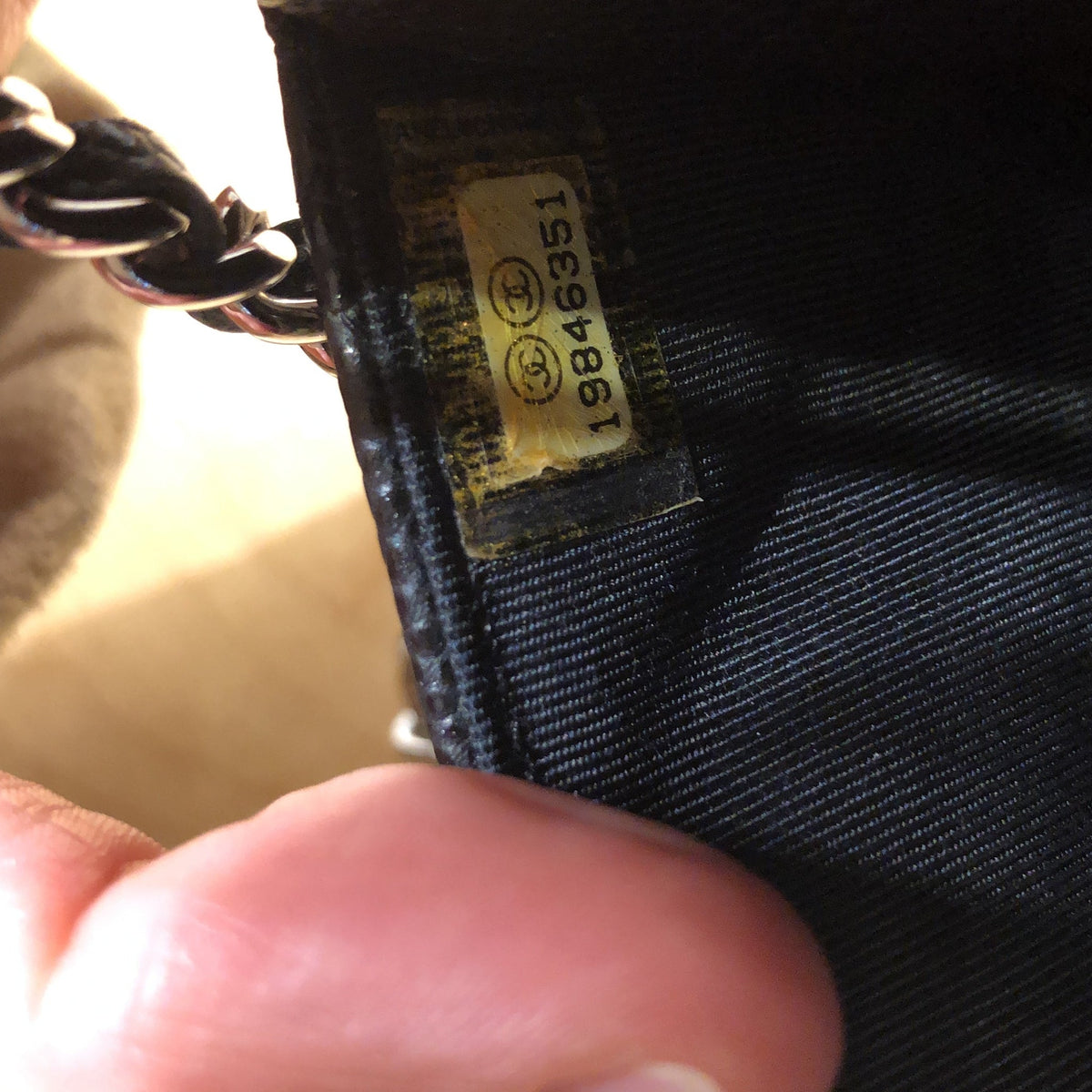 Wallet on Chain Quilted Caviar