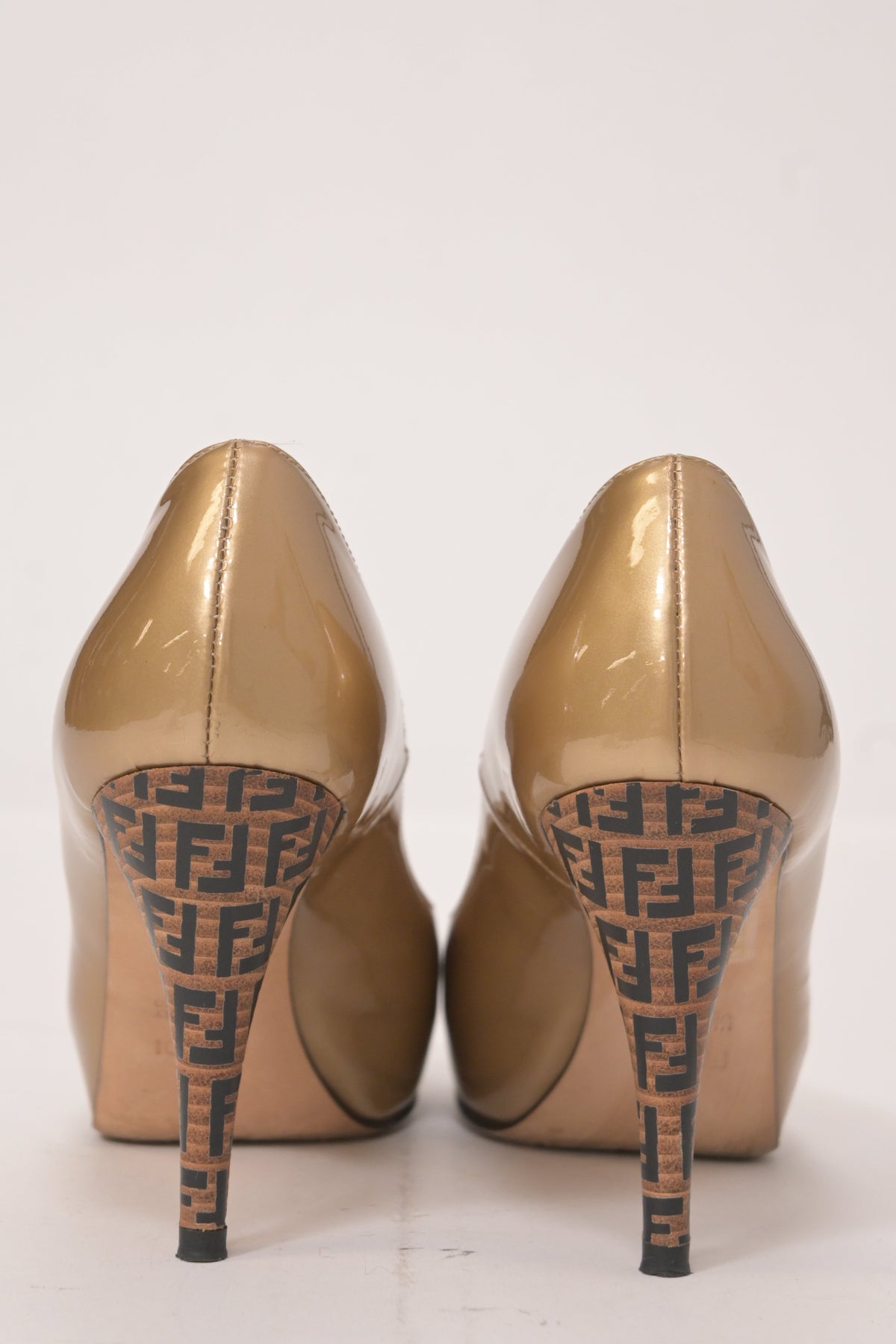 Fendi FF Logo Pumps in Gold Patent Leather