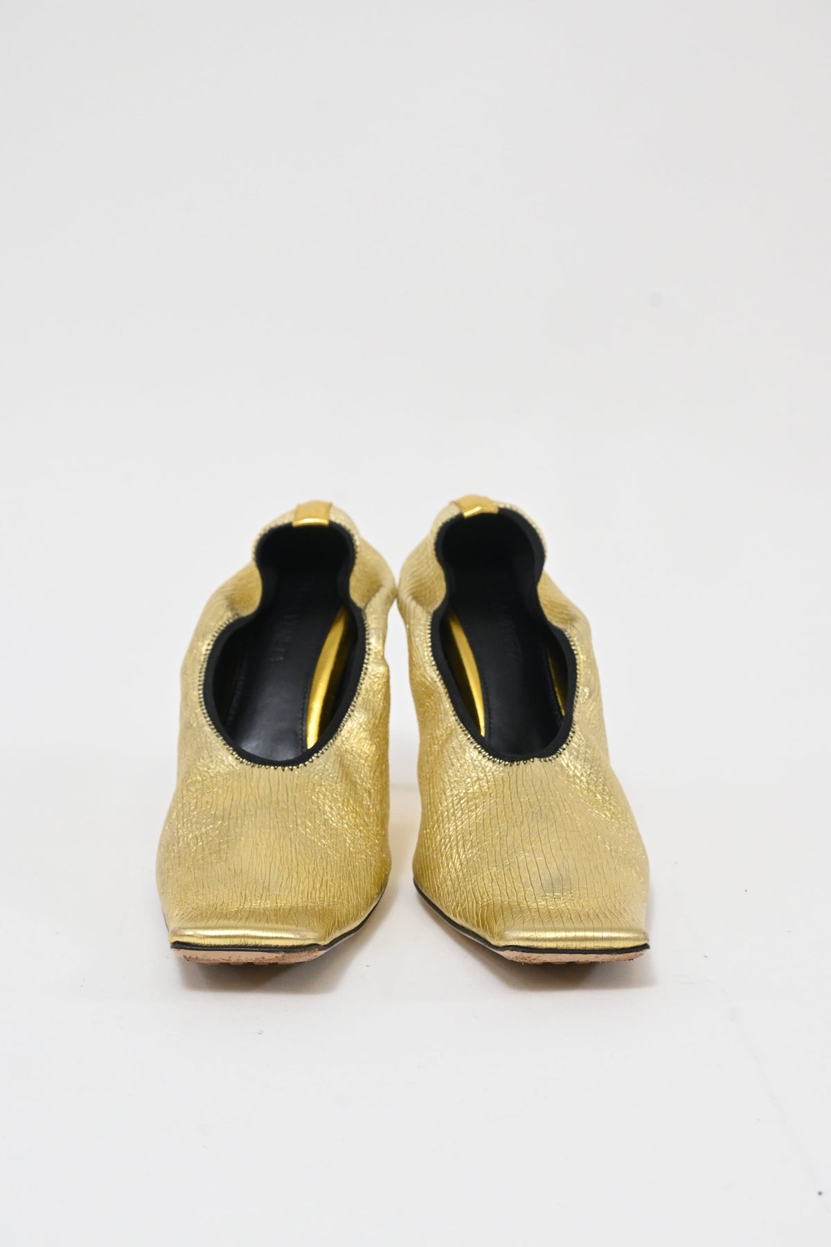 Bottega Veneta Crunch Sharpei Pumps in Gold Leather