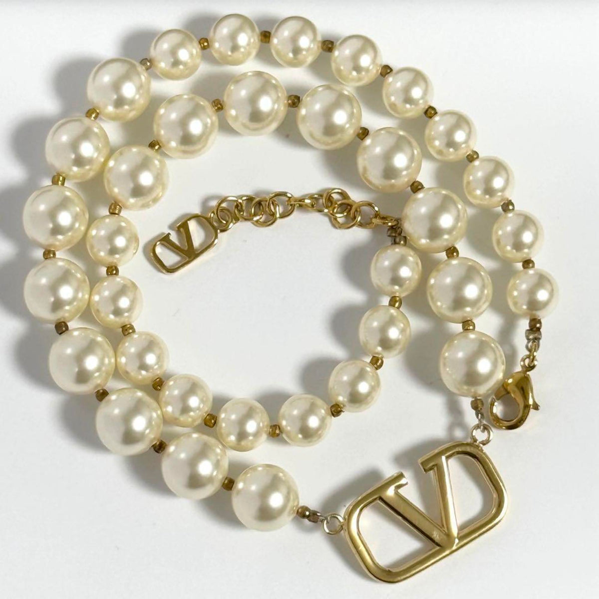 V Pendant Necklace Artificial Pearl and Metal