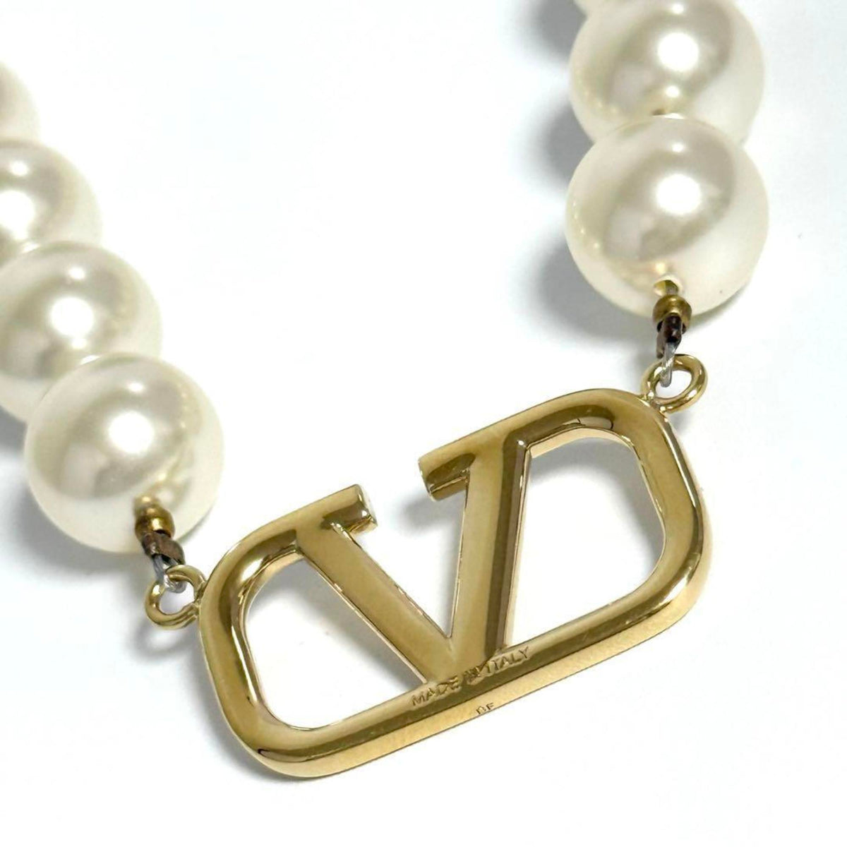 V Pendant Necklace Artificial Pearl and Metal