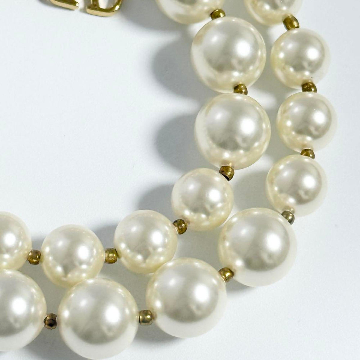V Pendant Necklace Artificial Pearl and Metal