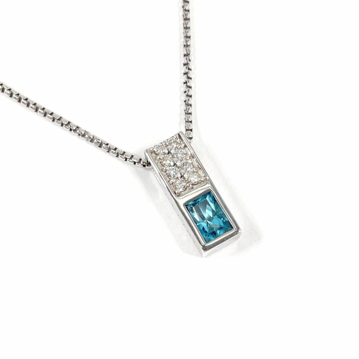 Pendant Necklace Platinum and Platinum