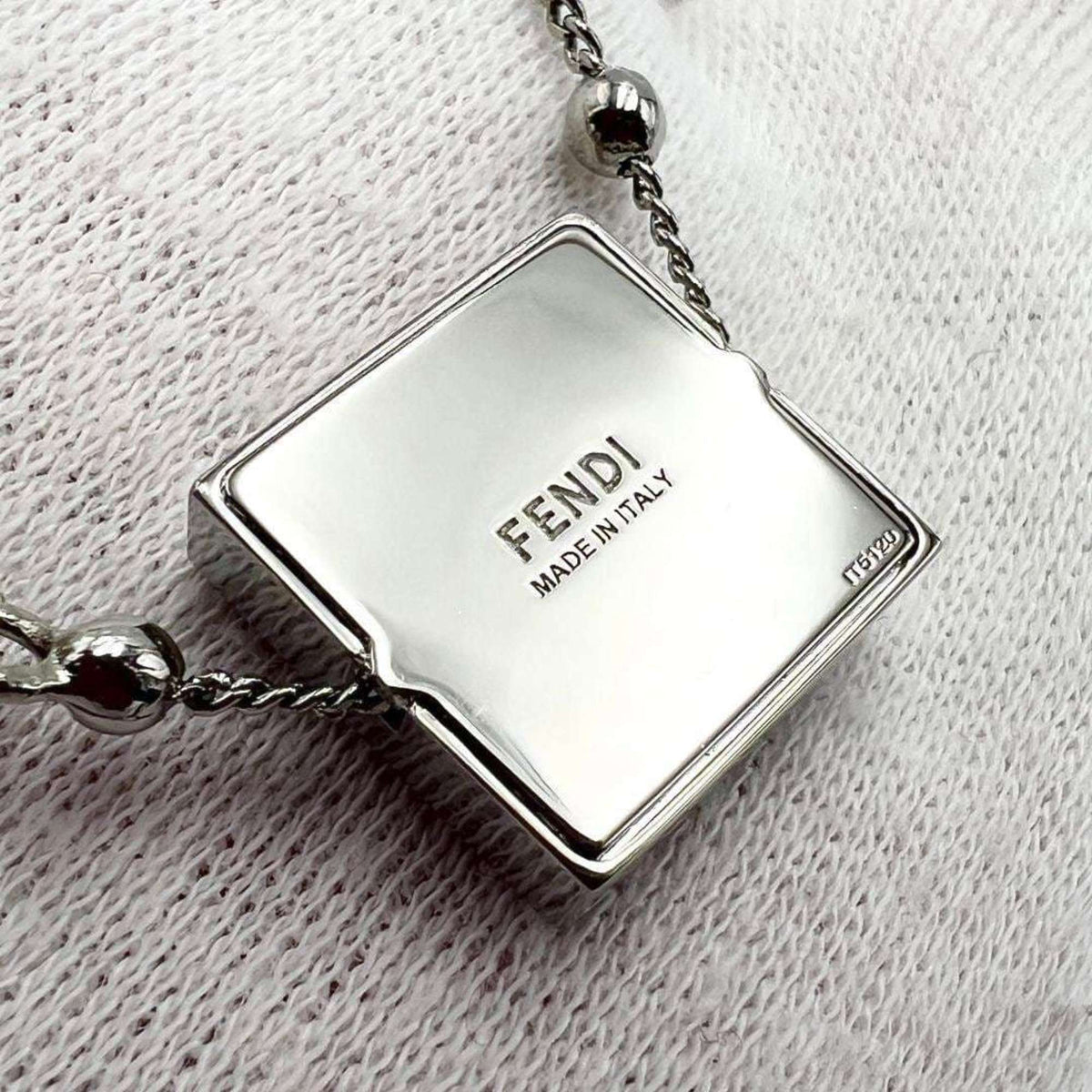 Pendant Necklace Artificial Pearl and Metal