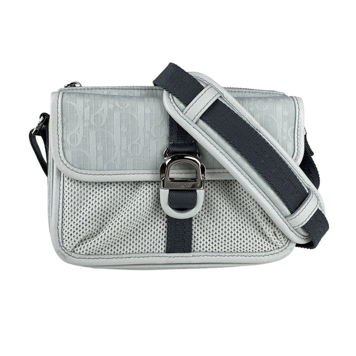 30 Montaigne Flap Bag Oblique Canvas