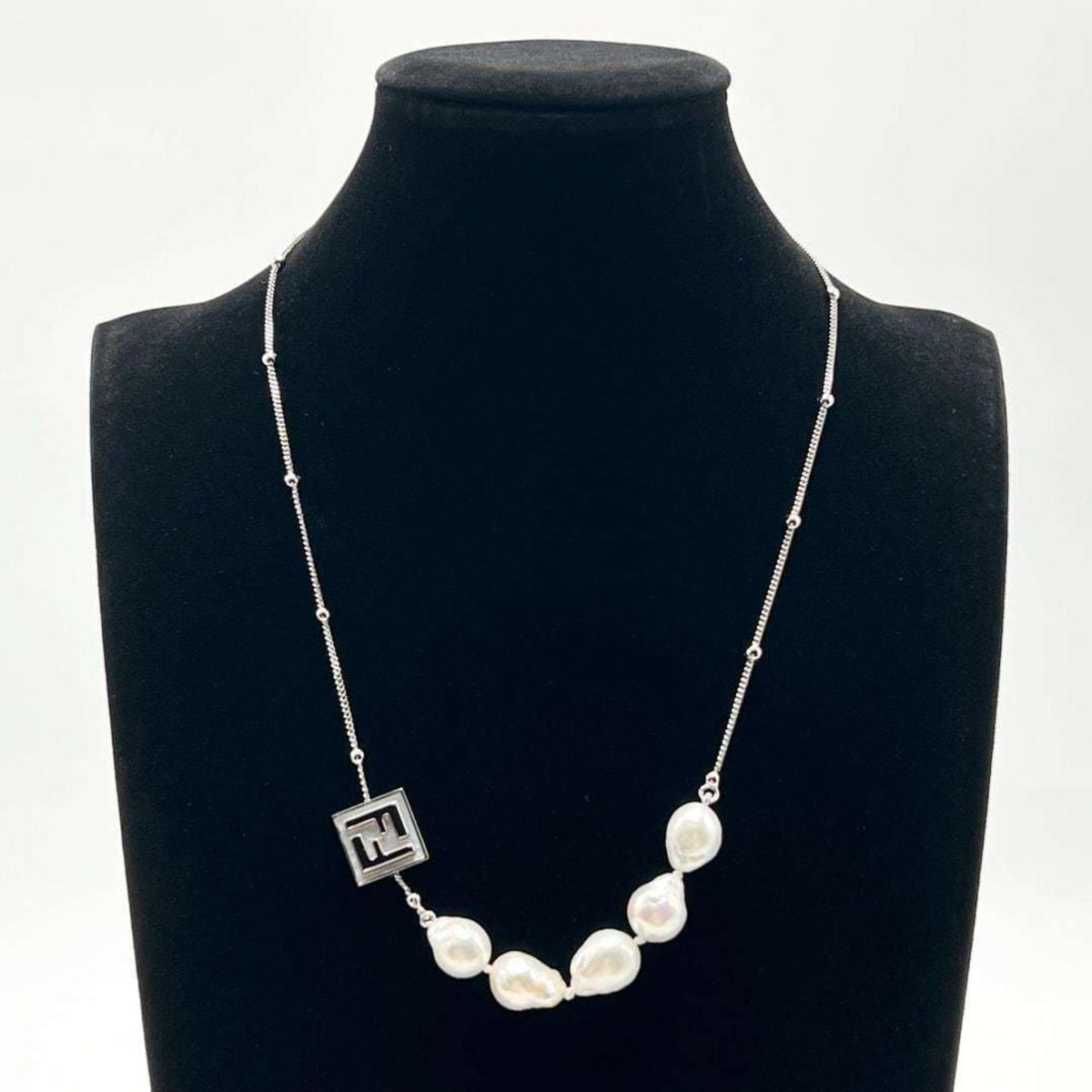 Pendant Necklace Artificial Pearl and Metal