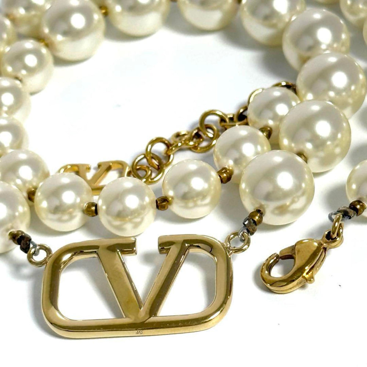 V Pendant Necklace Artificial Pearl and Metal