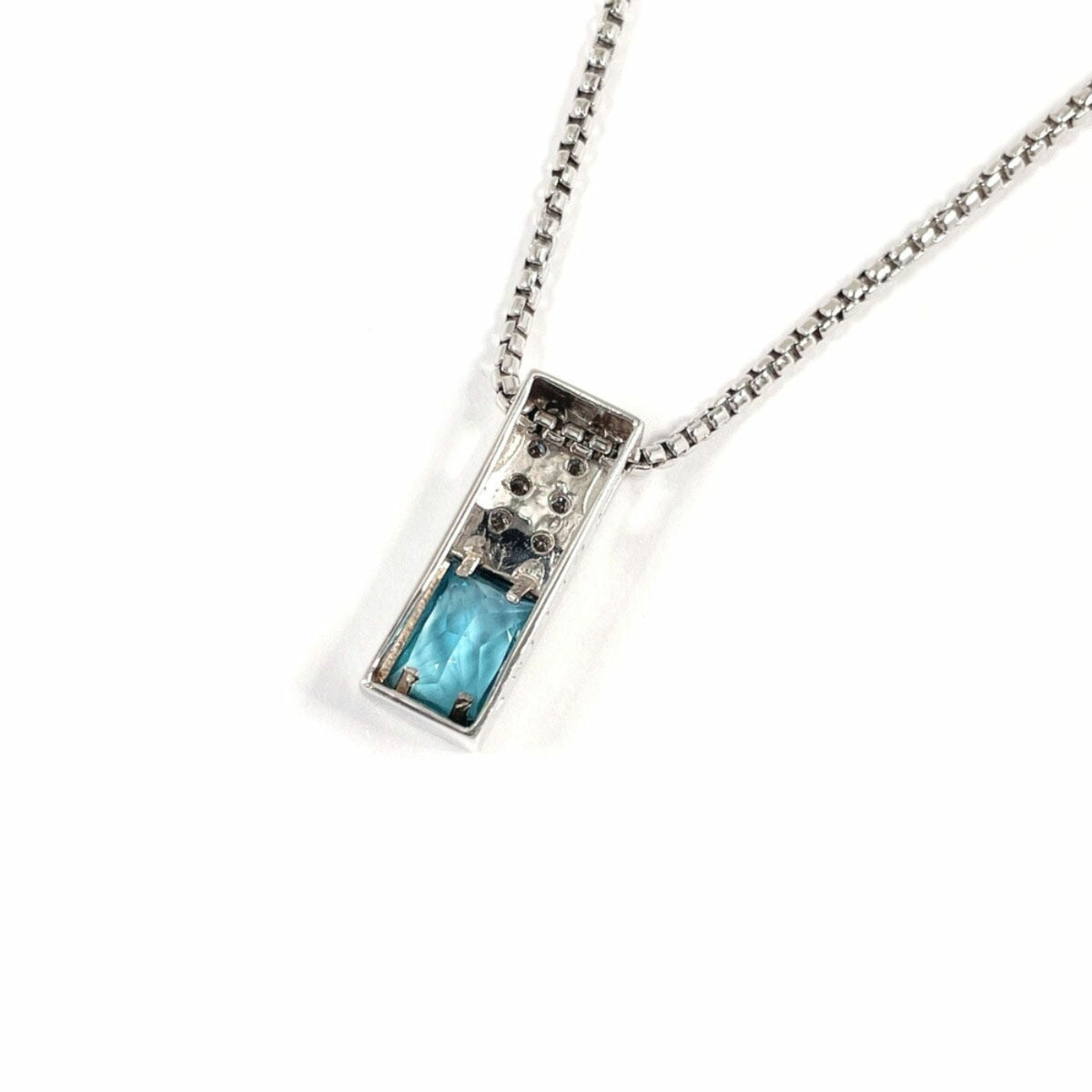 Pendant Necklace Platinum and Platinum