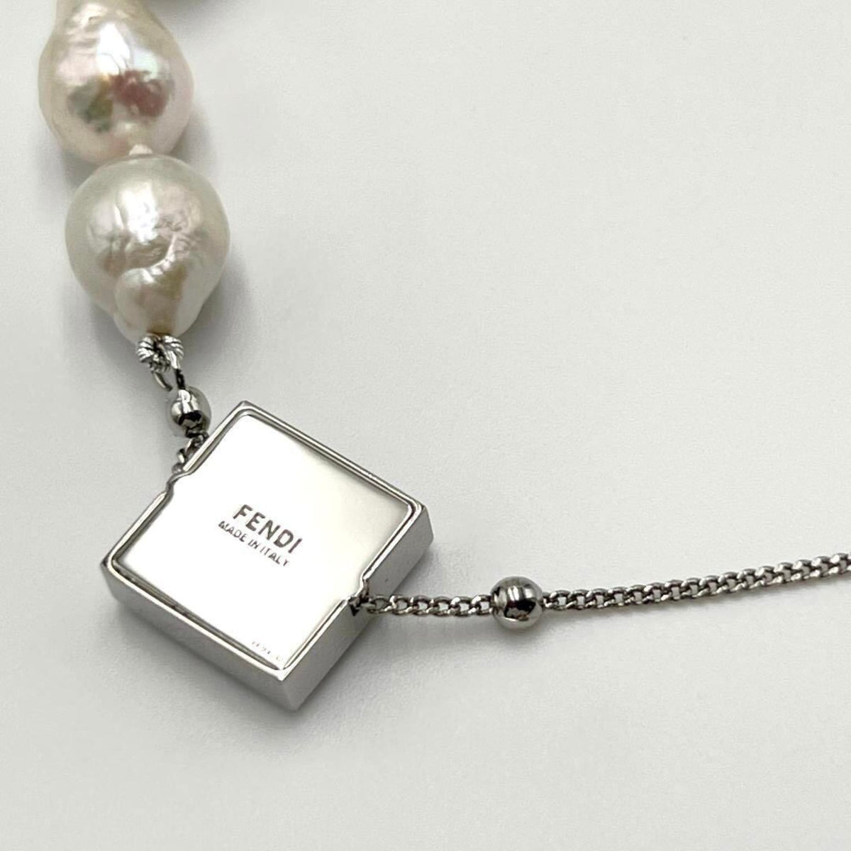 Pendant Necklace Artificial Pearl and Metal