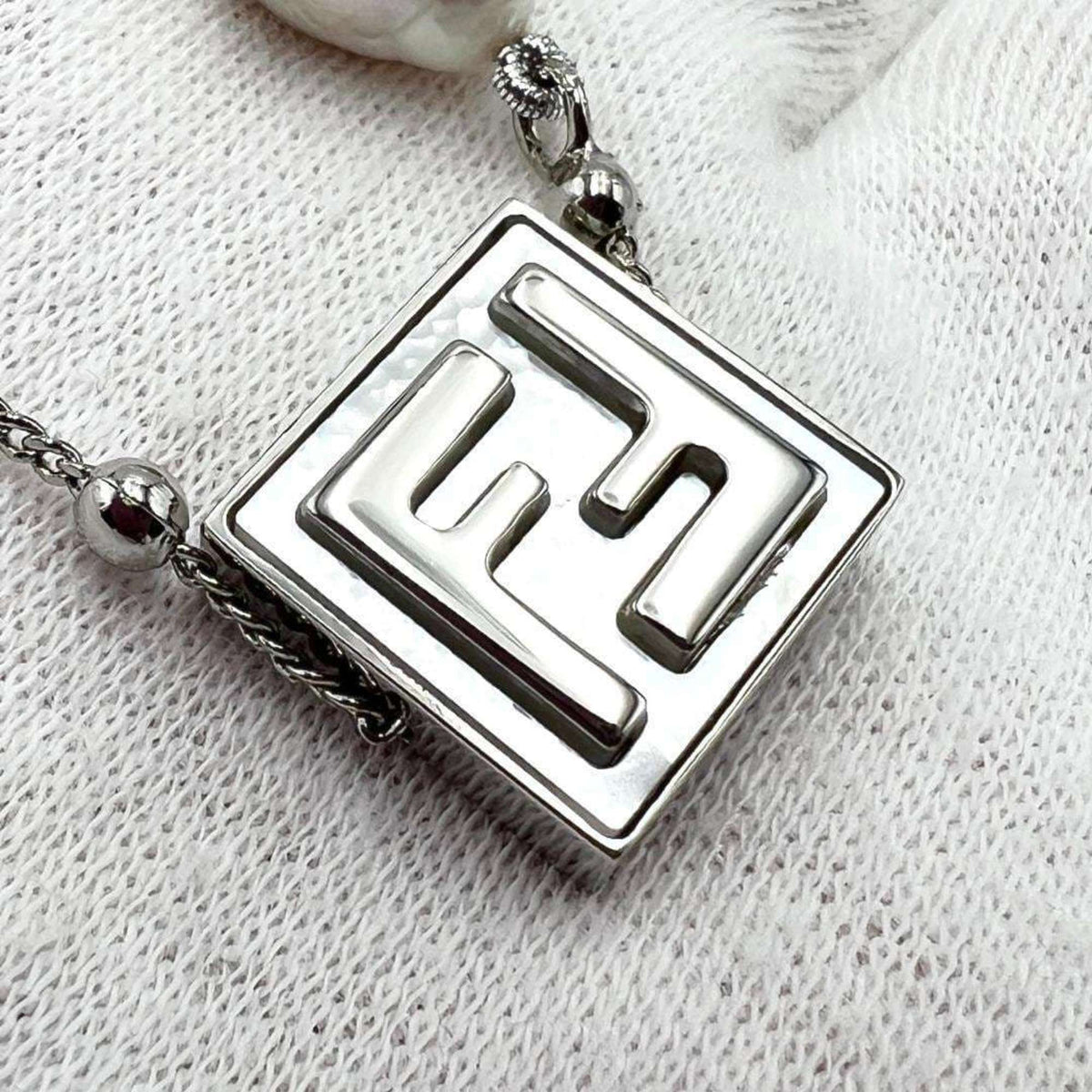 Pendant Necklace Artificial Pearl and Metal