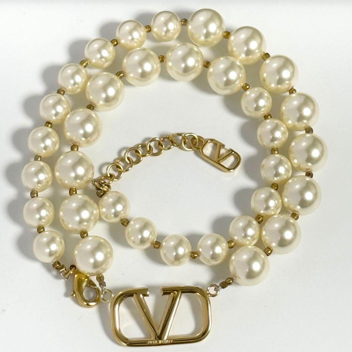 V Pendant Necklace Artificial Pearl and Metal