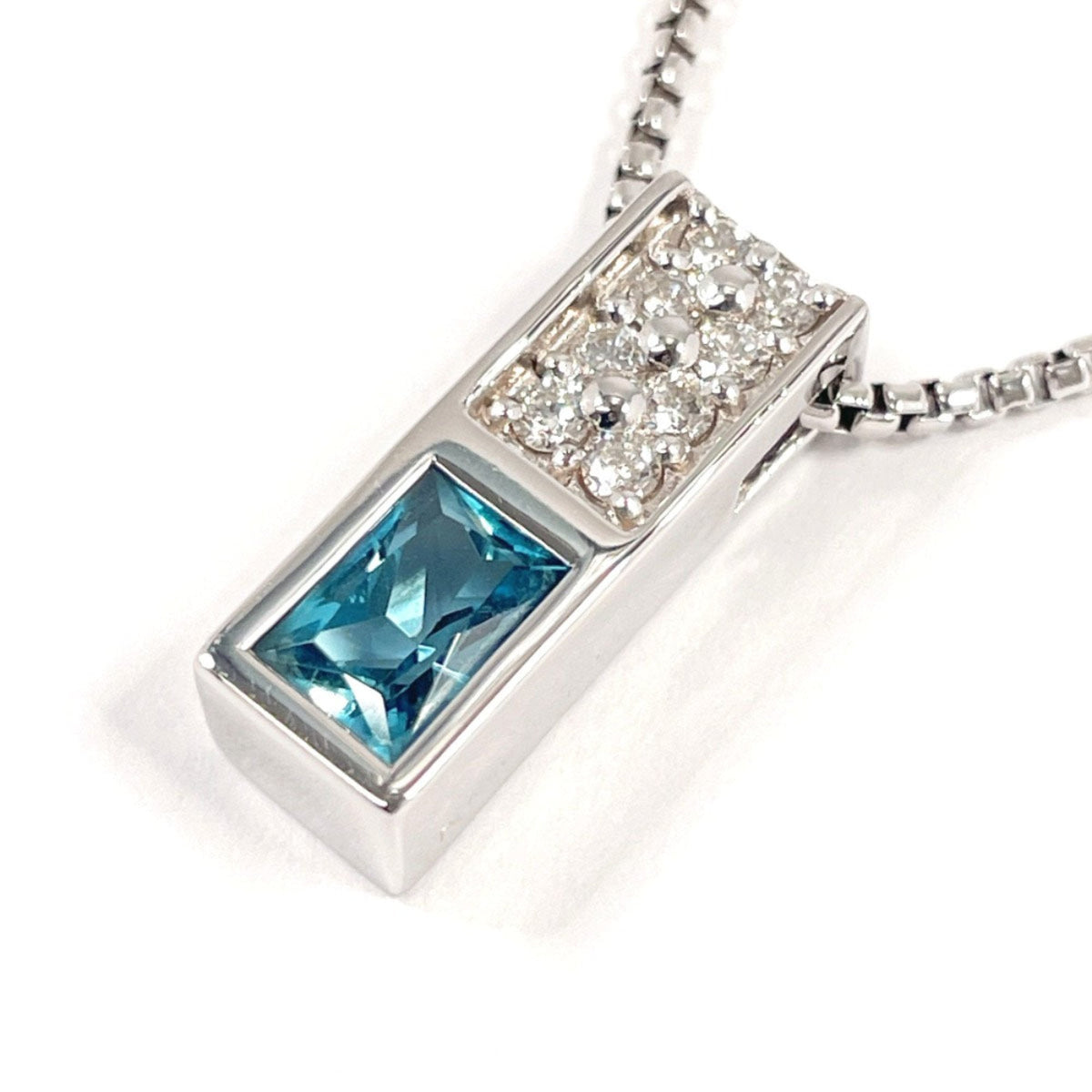 Pendant Necklace Platinum and Platinum