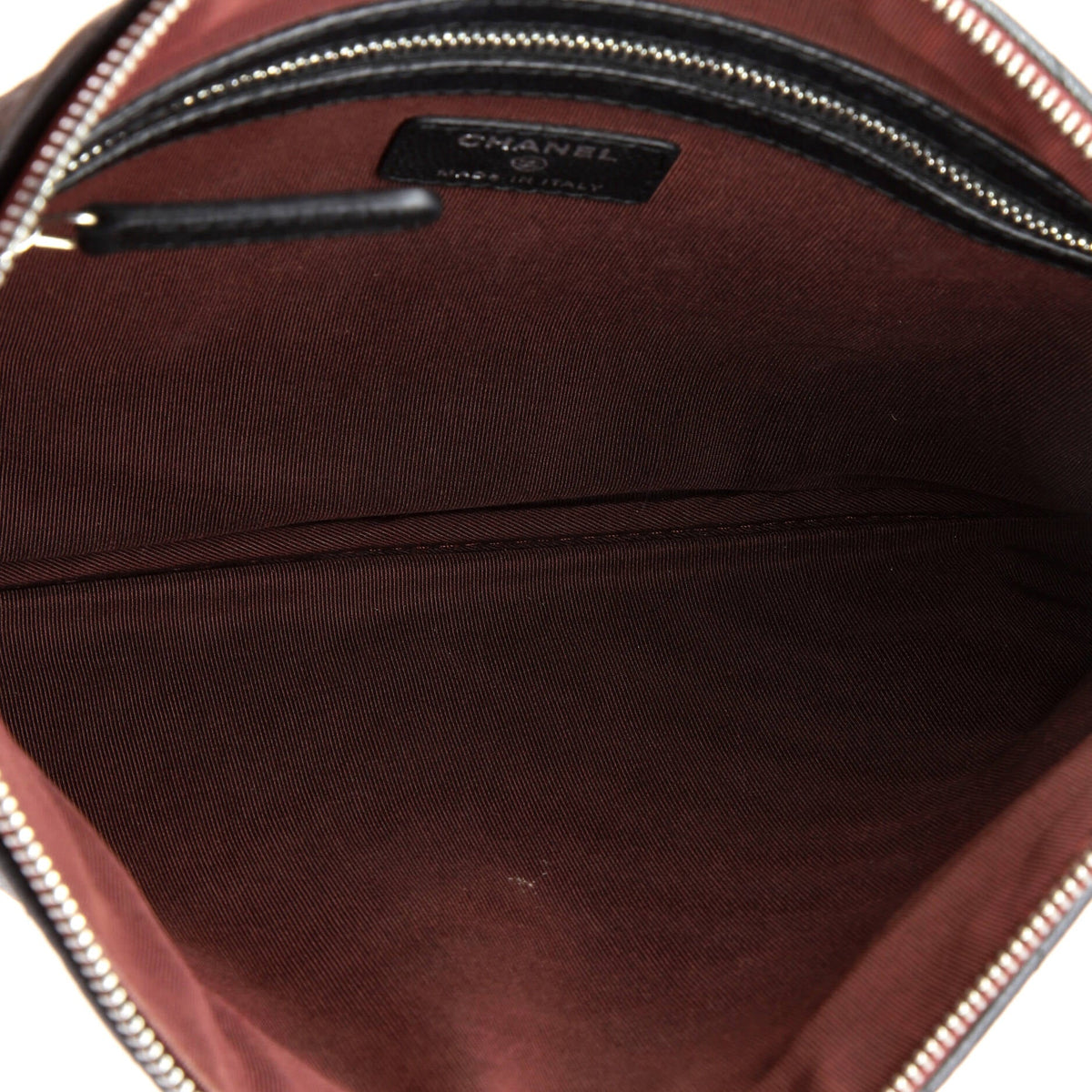 O Case Clutch Chevron Caviar Medium