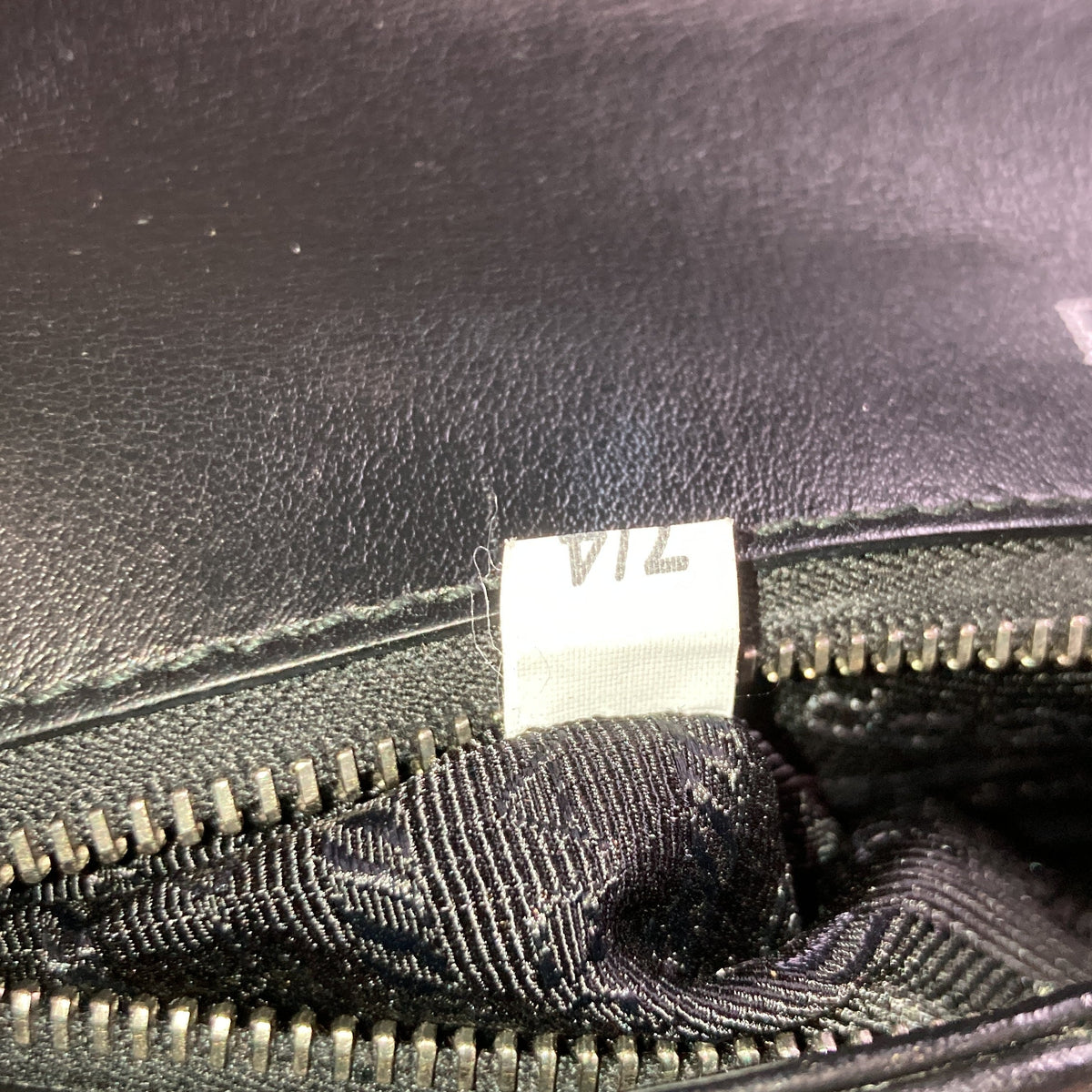 Chain Flap Shoulder Bag Diagramme Quilted Leather Medium