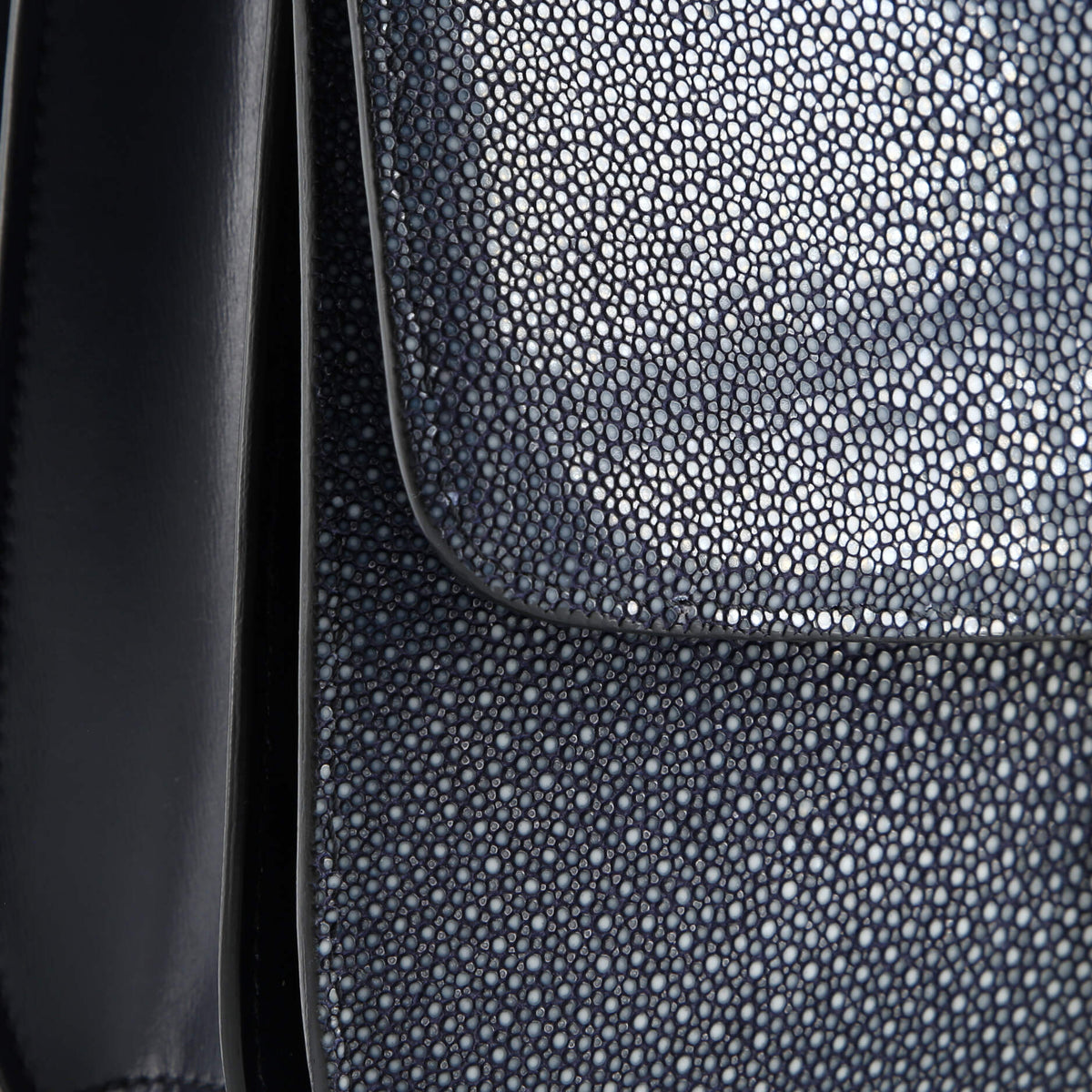 Classic Box Bag Stingray Medium