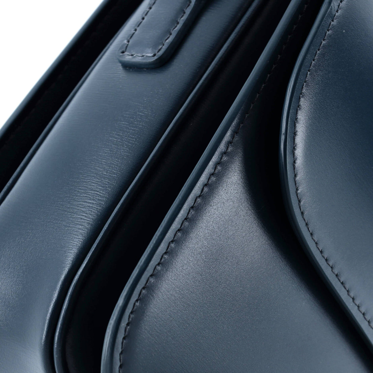 Triomphe Shoulder Bag Smooth Calfskin Medium