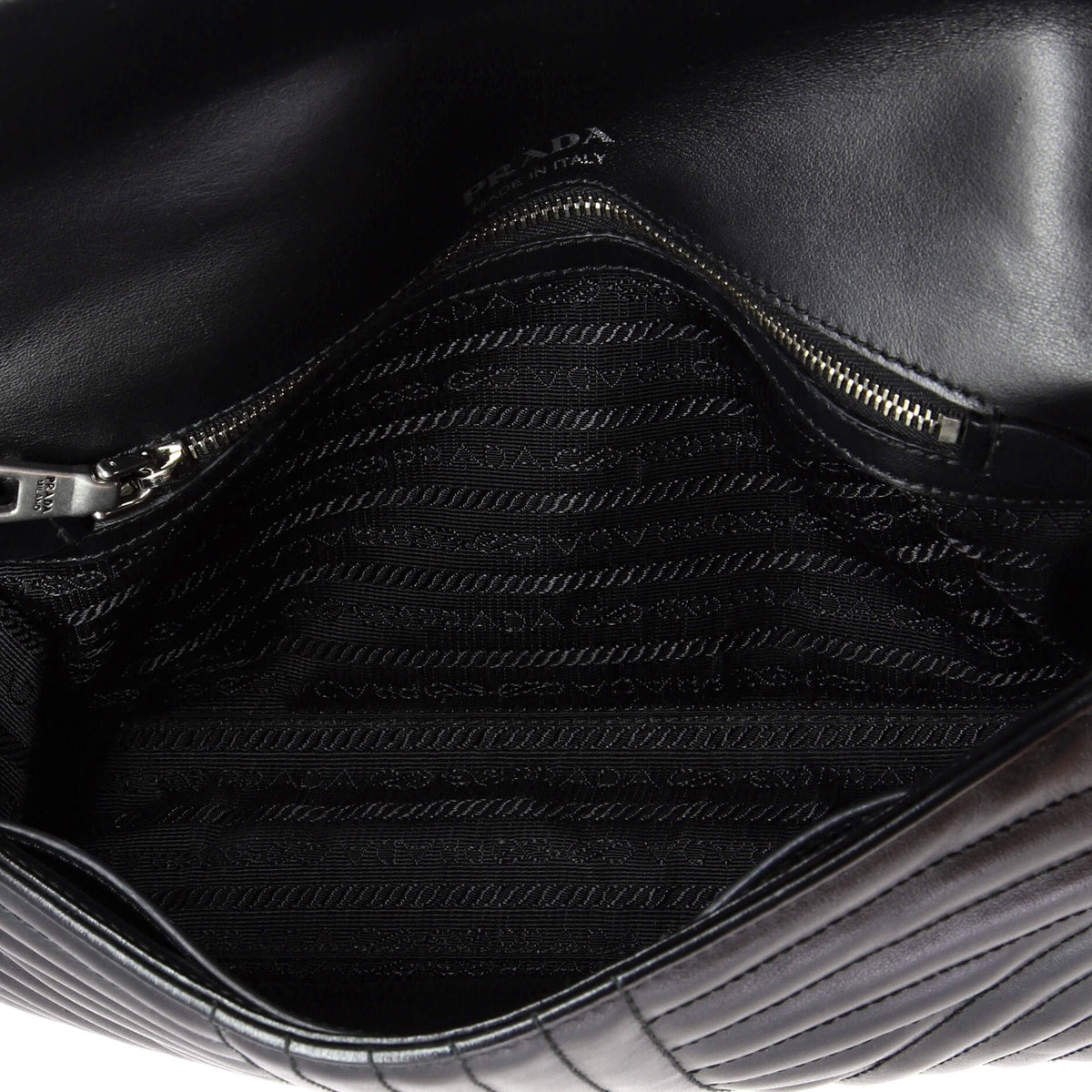 Chain Flap Shoulder Bag Diagramme Quilted Leather Medium