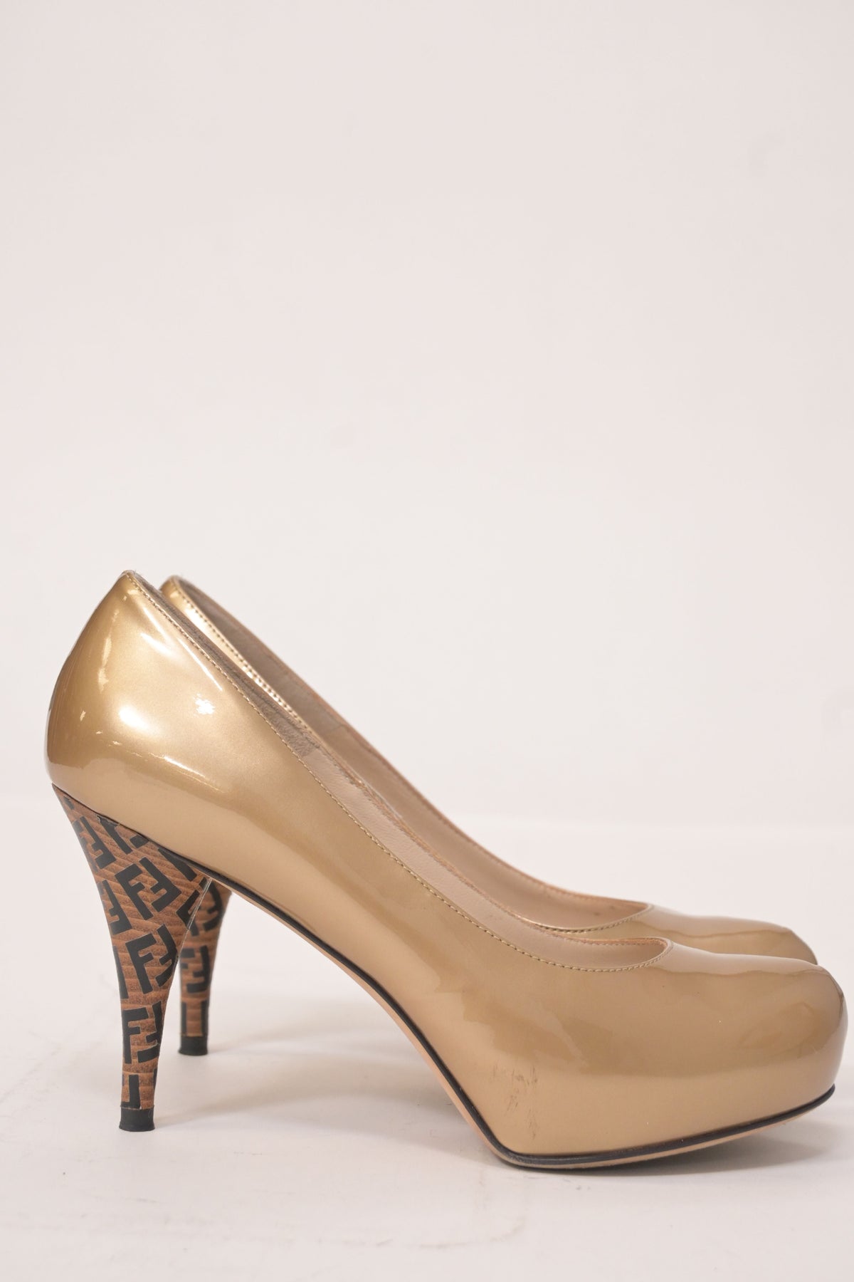 Fendi FF Logo Pumps in Gold Patent Leather