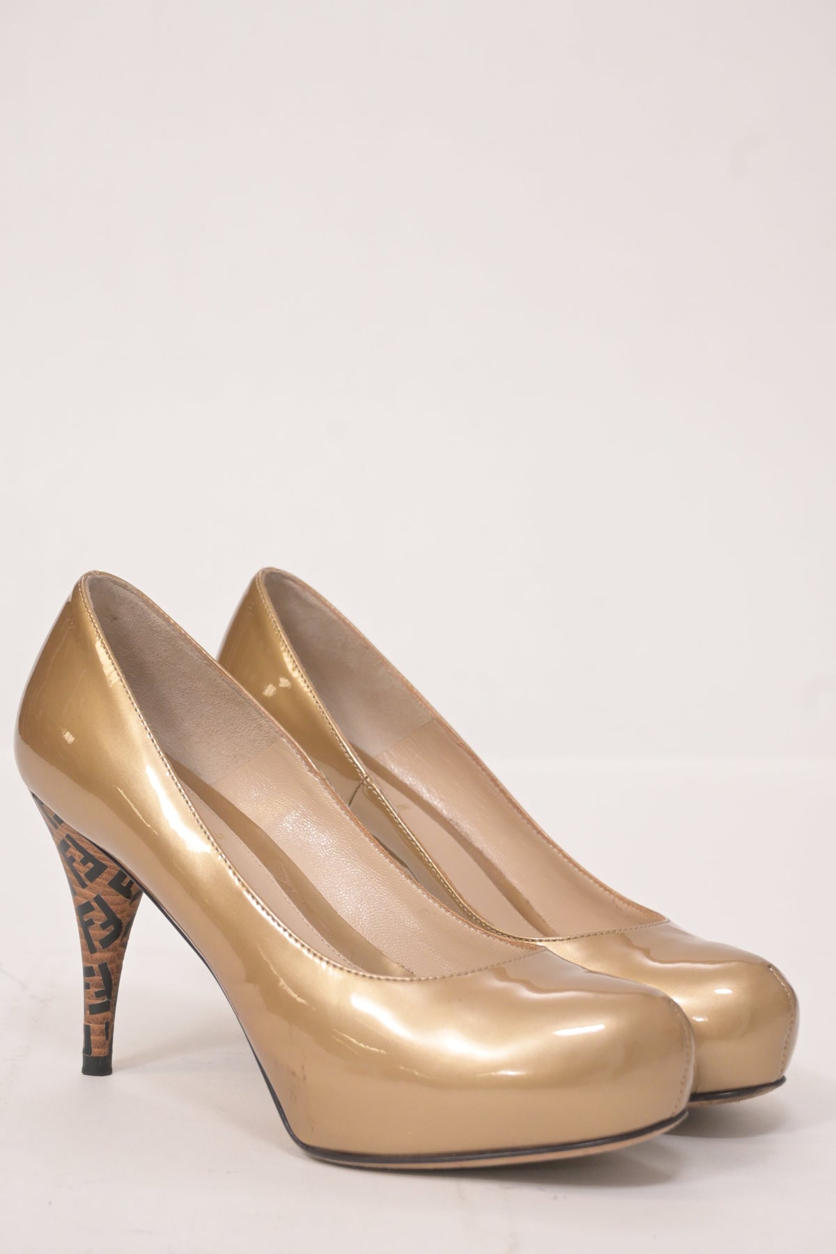 Fendi FF Logo Pumps in Gold Patent Leather