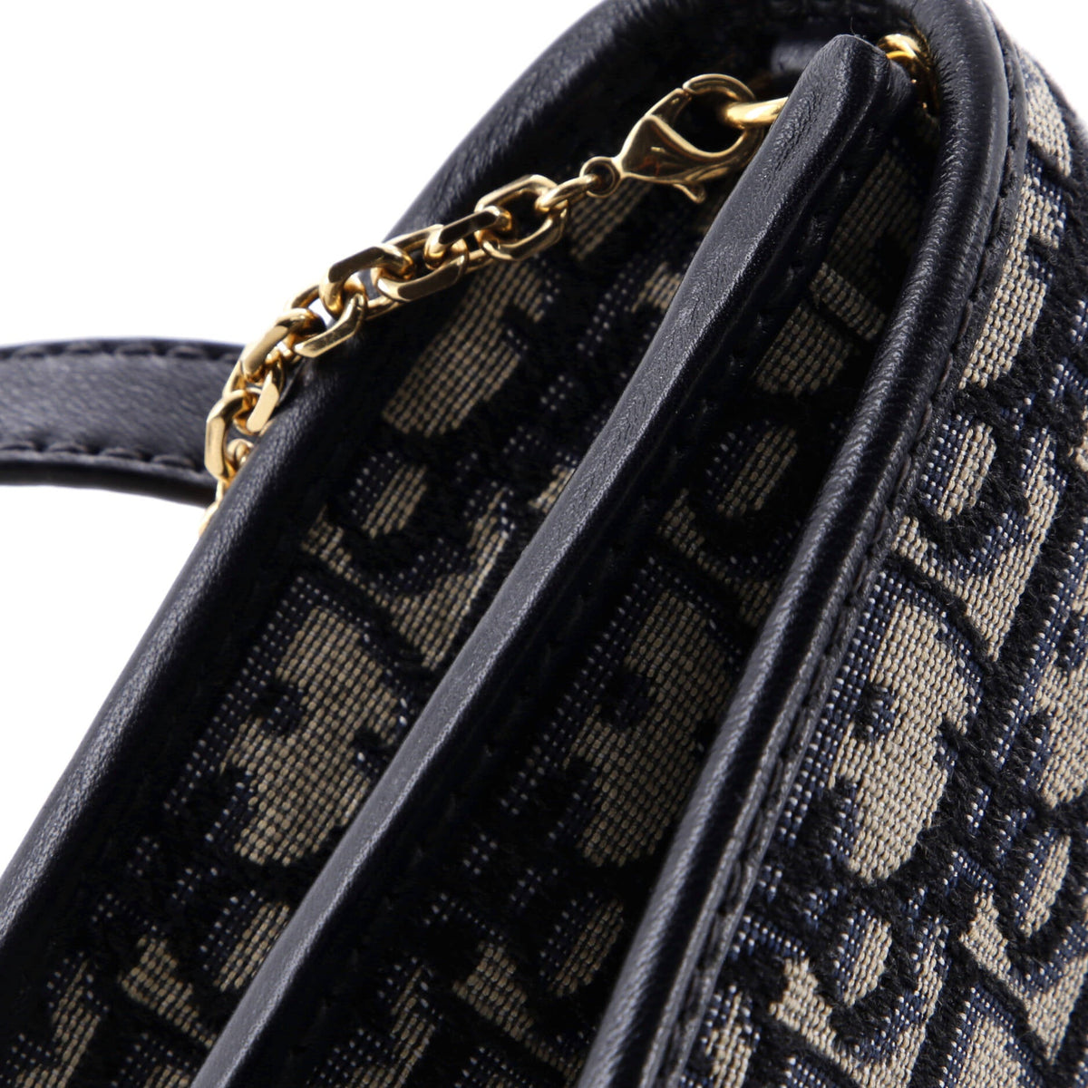 30 Montaigne 2-in-1 Pouch Oblique Canvas