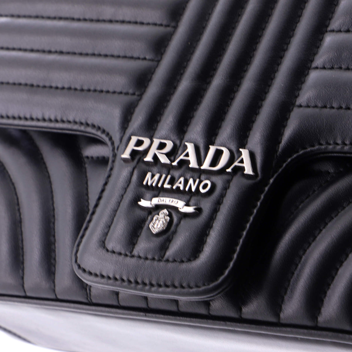 Chain Flap Shoulder Bag Diagramme Quilted Leather Medium