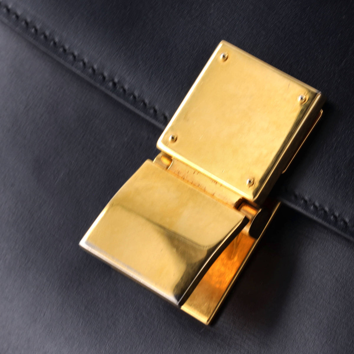 Classic Box Bag Smooth Leather Medium