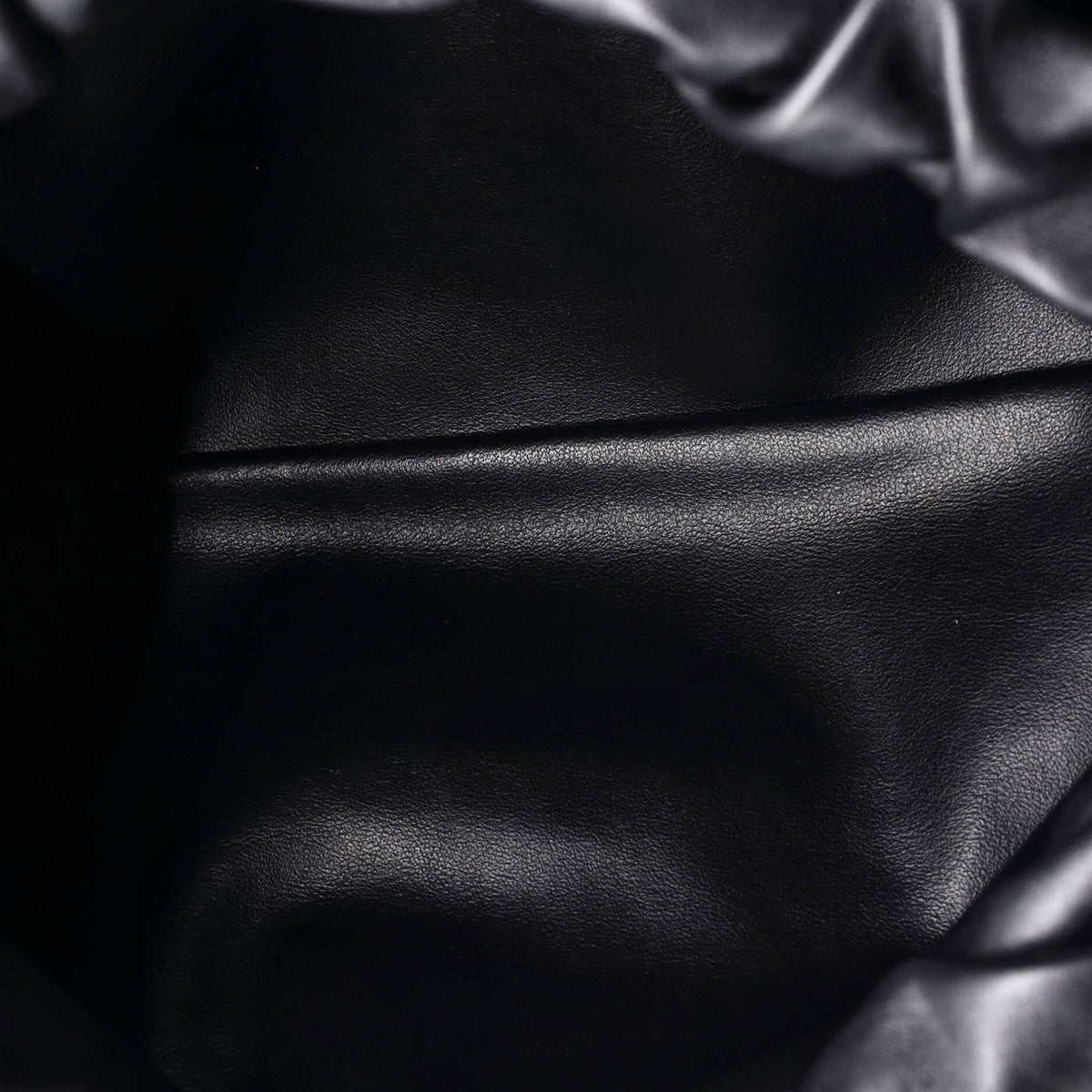 The Chain Pouch Leather