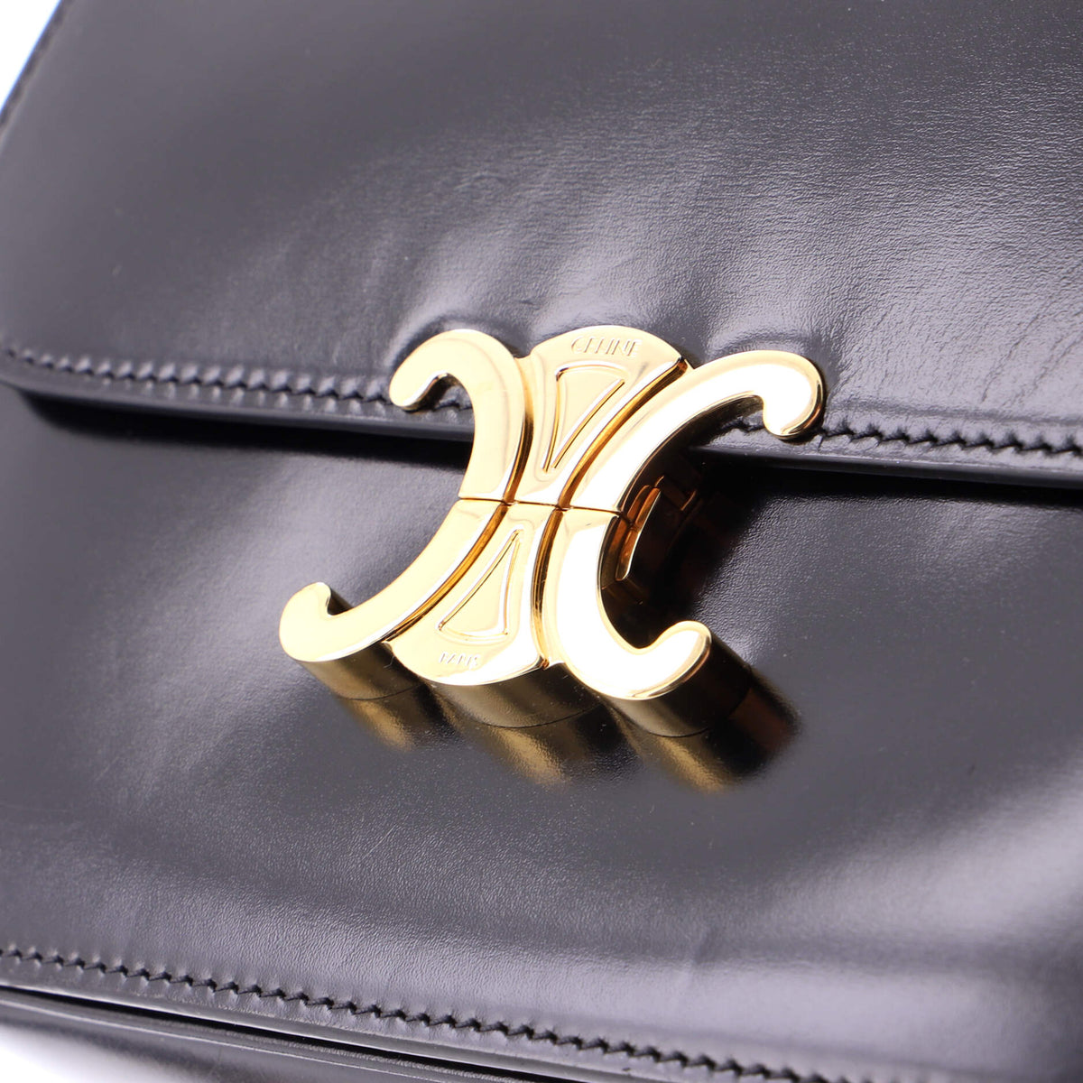 Triomphe Shoulder Bag Smooth Calfskin Medium