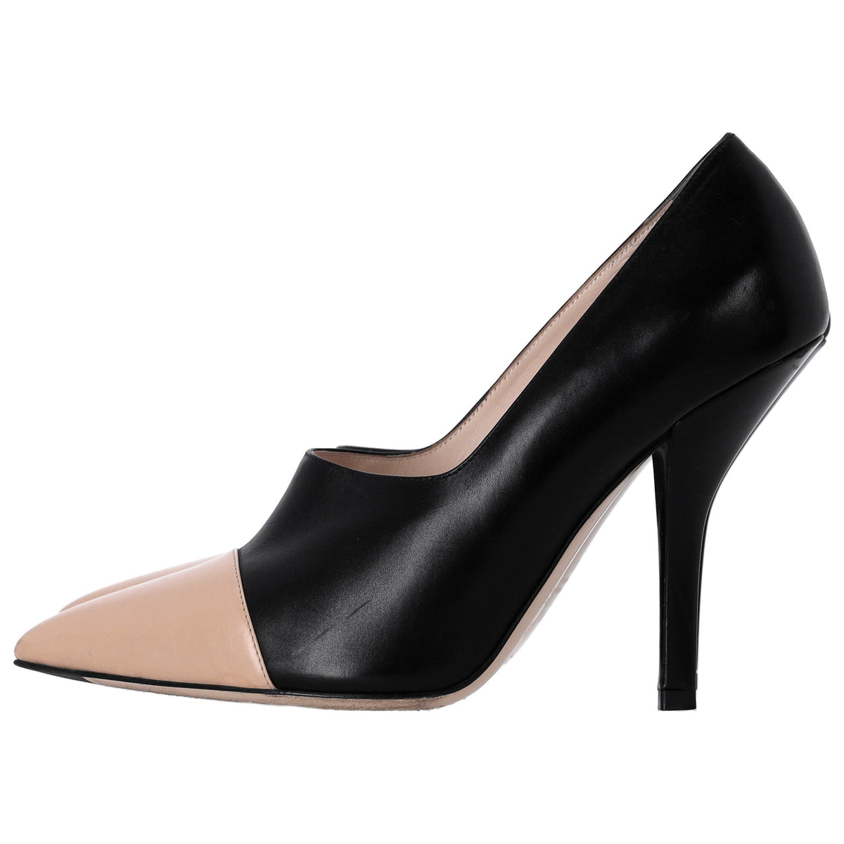 Fendi Pointed Pumps in Black and Nude Leather