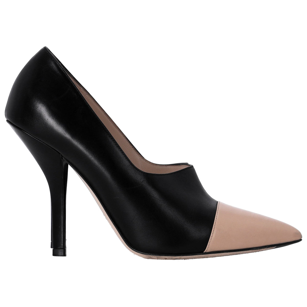 Fendi Pointed Pumps in Black and Nude Leather