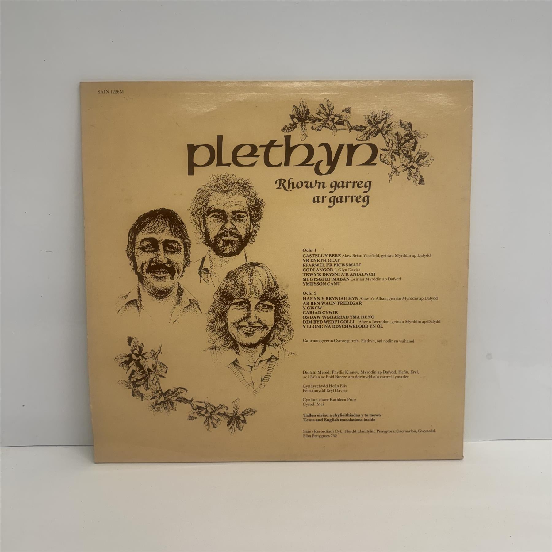 Plethyn - Rhown Garreg Ar Garreg Vinyl LP