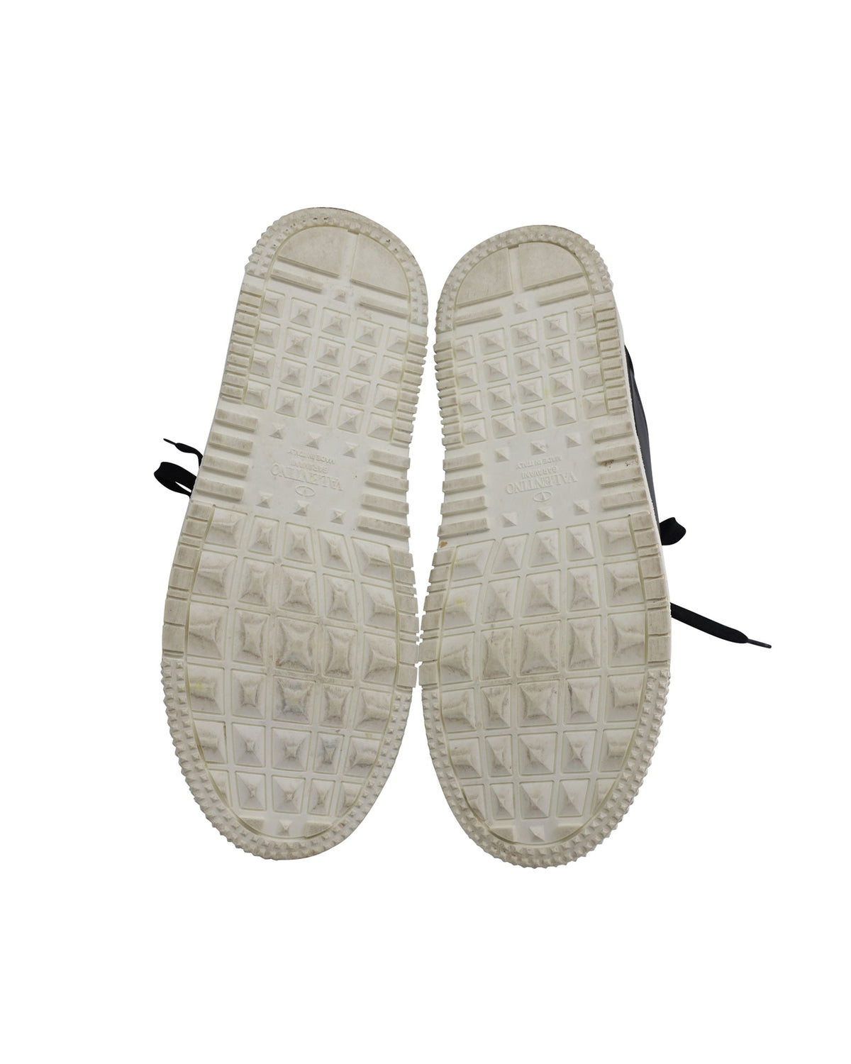 Valentino Garavani Low Top Sneakers in Black Leather