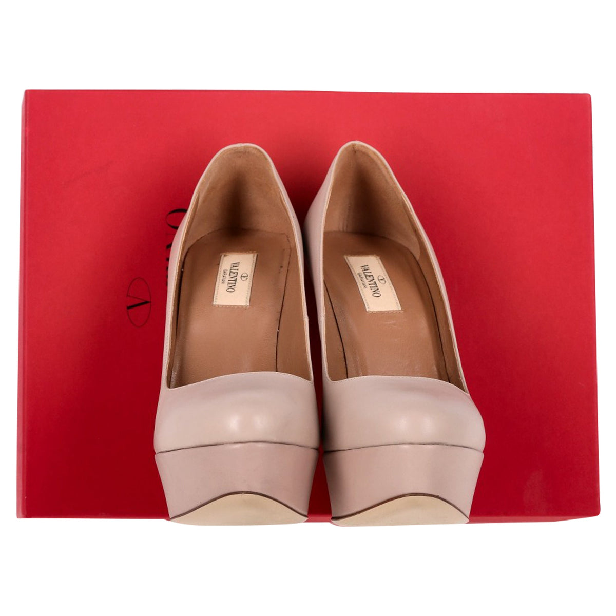 Valentino Garavani Round-Toe Platform High-Heeled Pumps in Nude Pink Leather