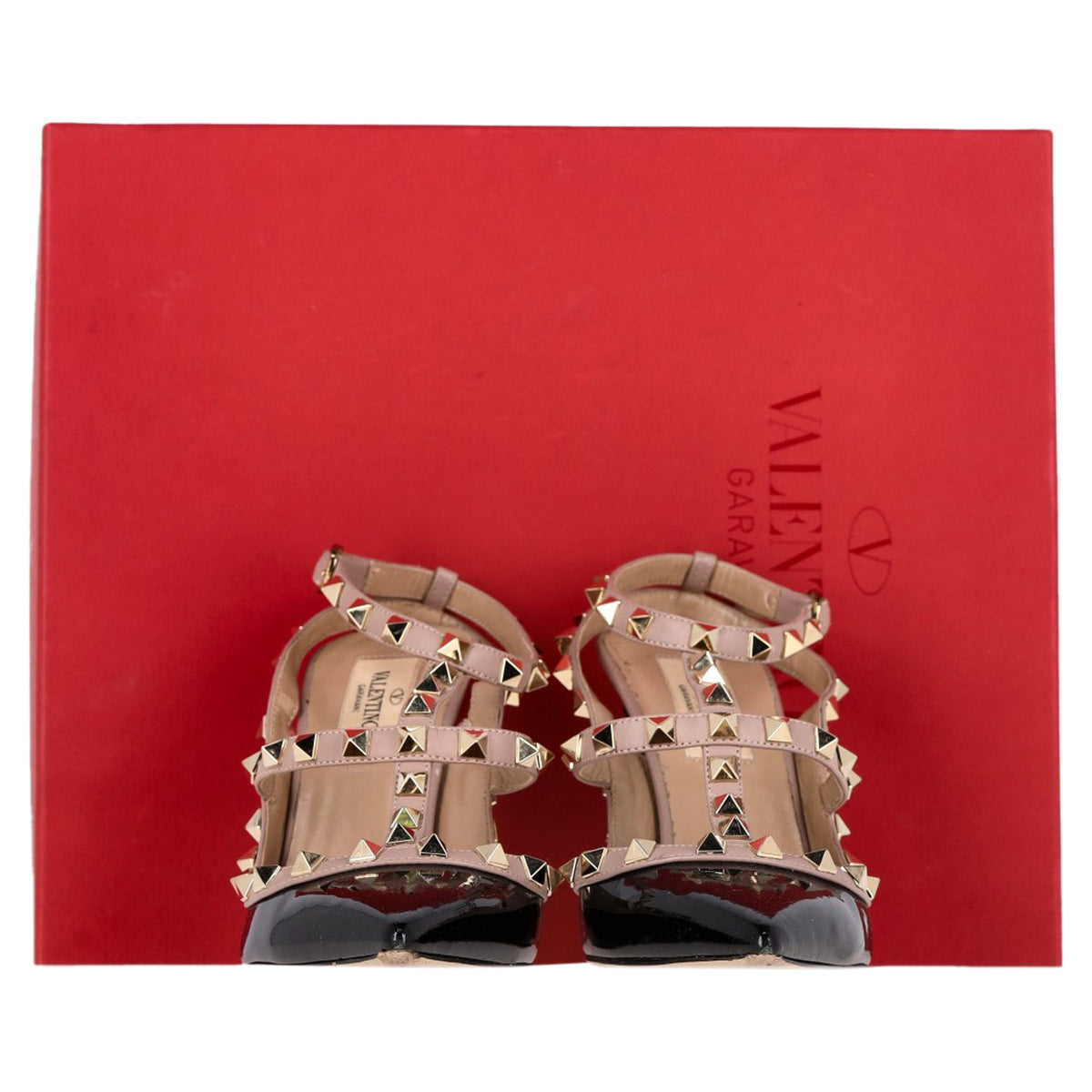 Valentino Garavani Rockstud 100 Pumps in Black Patent Leather
