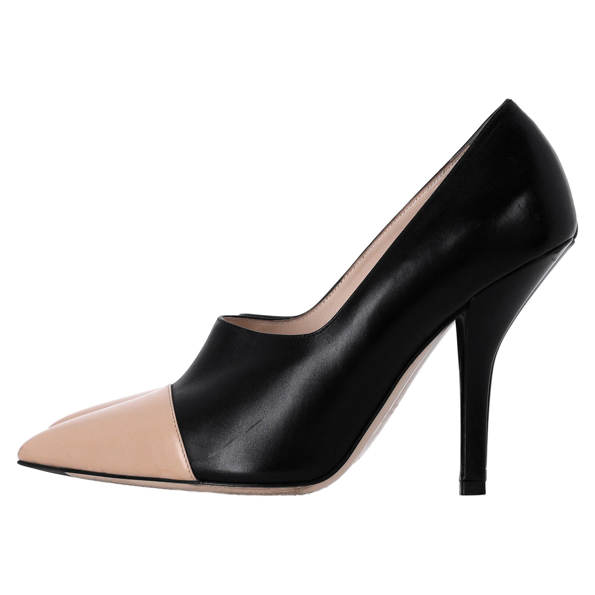 Fendi Pointed Pumps in Black and Nude Leather