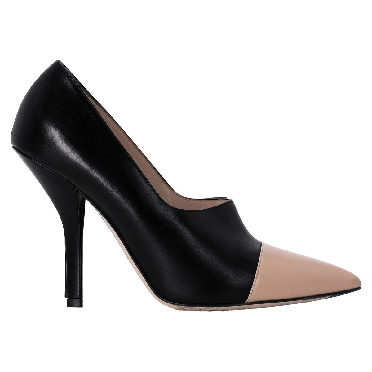 Fendi Pointed Pumps in Black and Nude Leather