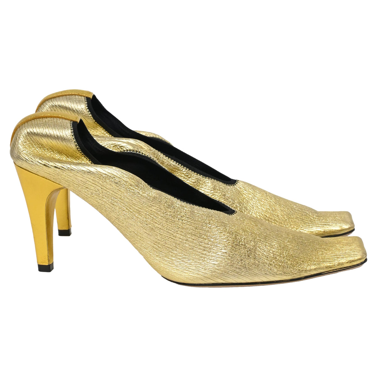 Bottega Veneta Crunch Sharpei Pumps in Gold Leather